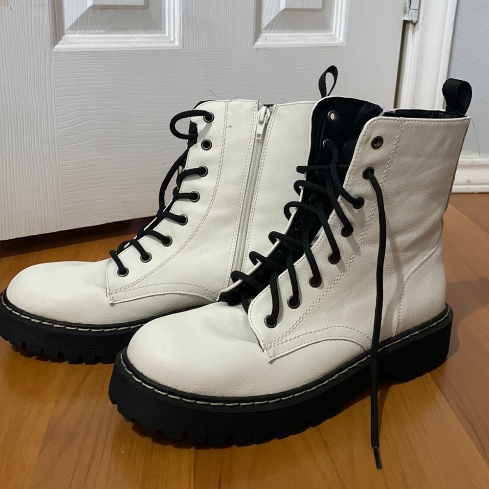 Sincerely Jules - white boots